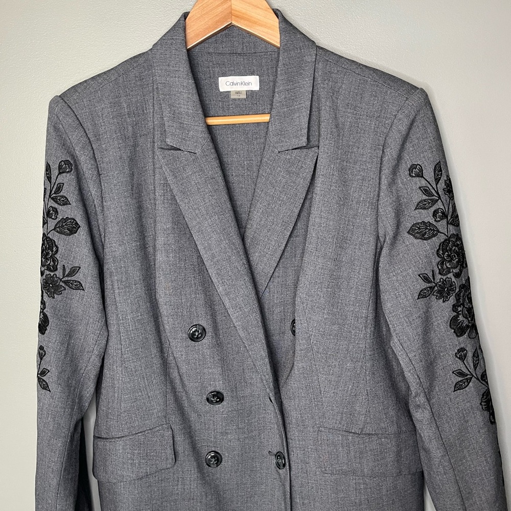 SOLD NWT Calvin Klein Longline Blazer / Suit Dress Floral Embroidered Sleeve - Picture 4 of 13